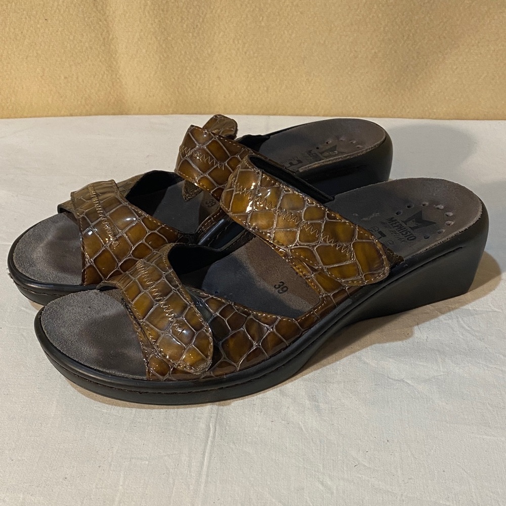 Mephisto Mobile Stylish Croc Brown Wedge Sandals Size 39/ 8.5-9